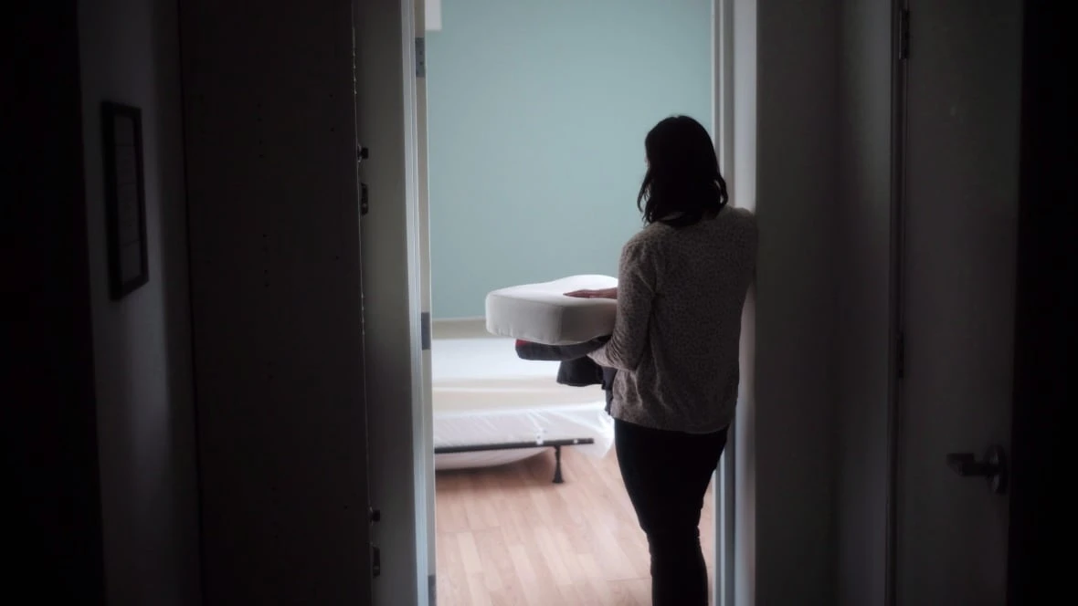 Despite urgent need, new women's shelter spaces in Quebec held up by bureaucracy