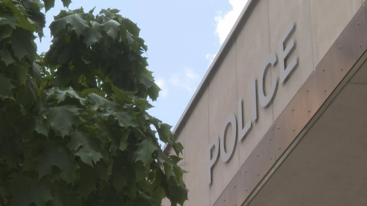 Senior robbed of over $8,500, assaulted in bail scam, Windsor police say