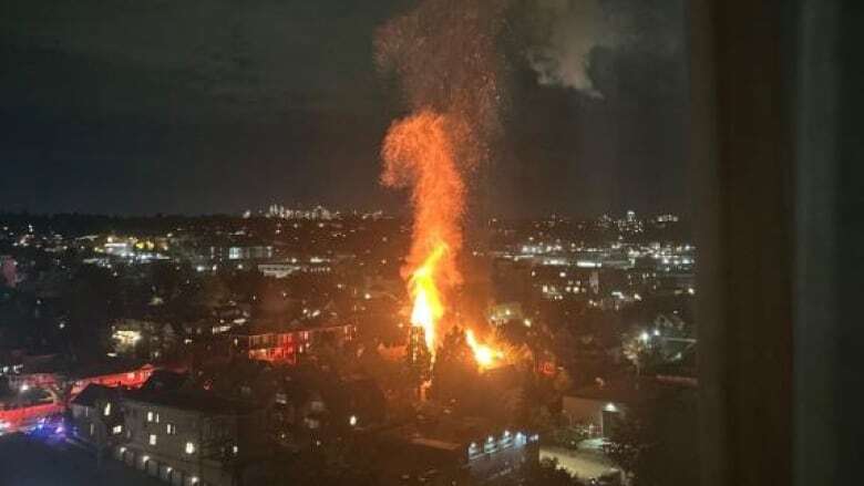 Cigarette caused fire that destroyed 3 homes in East Vancouver, fire department says