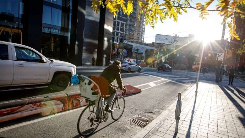 Ontario aware bike lane removals may not reduce congestion, could make people less safe: internal documents