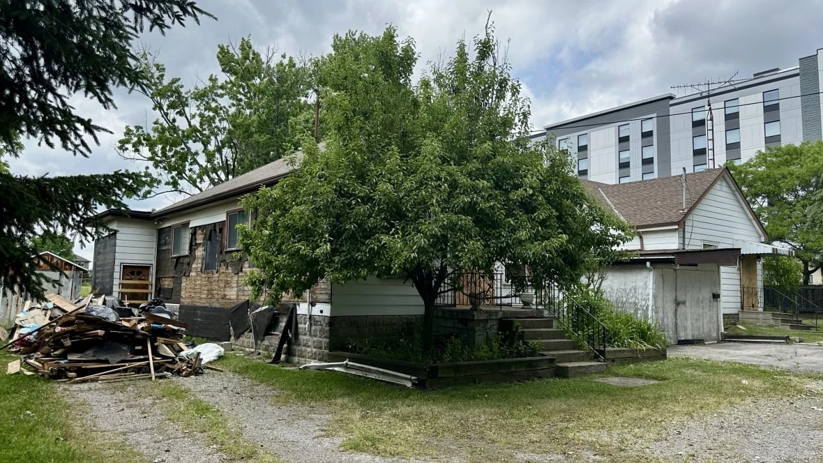 Hamilton councillors reverse course after opposing demolition of vacant, deteriorating homes