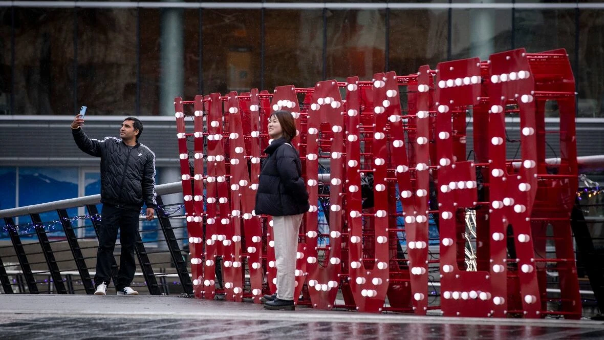 Photo ready: City votes to install giant $1M Vancouver sign along waterfront