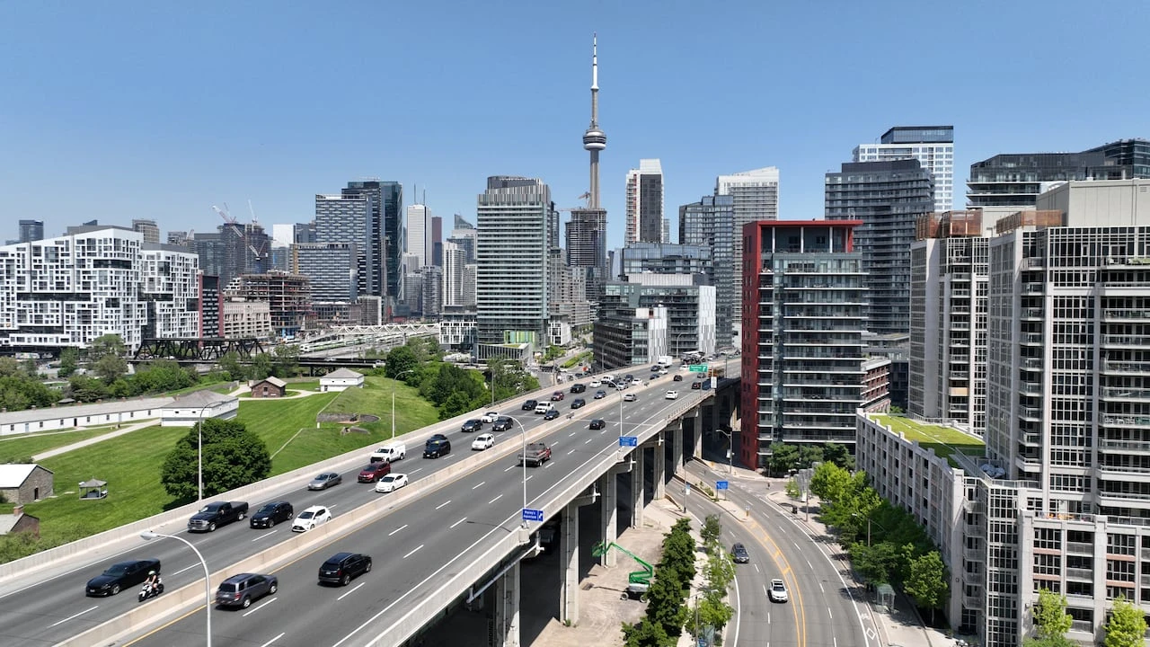 Ontario to officially take over DVP, Gardiner in 2027