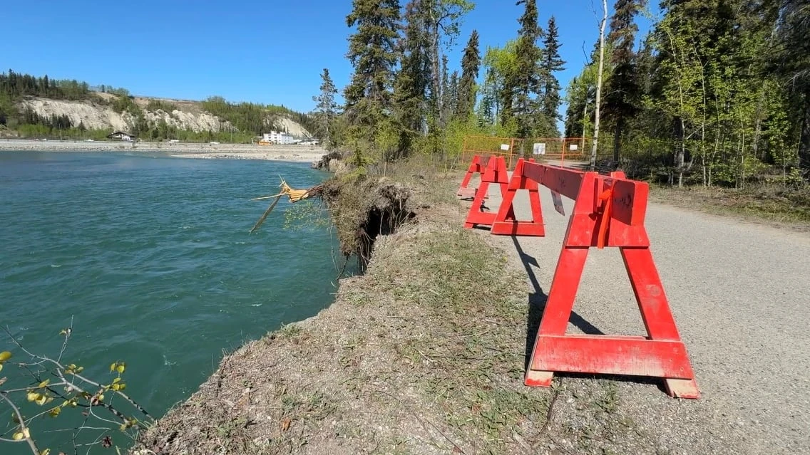 Eroding riverbank prompts city to close portion of Millennium Trail in Whitehorse
