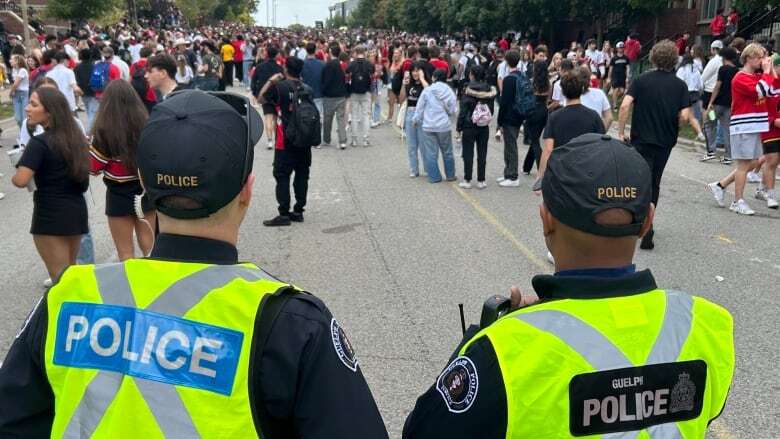 Thousands gather in Guelph for 'unsanctioned' homecoming celebrations