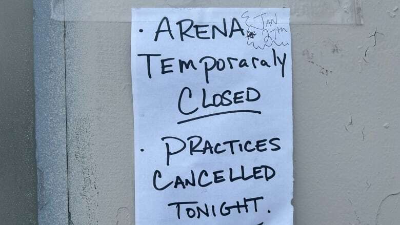 West Kildonan arena closed until further notice after machinery hits exterior wall