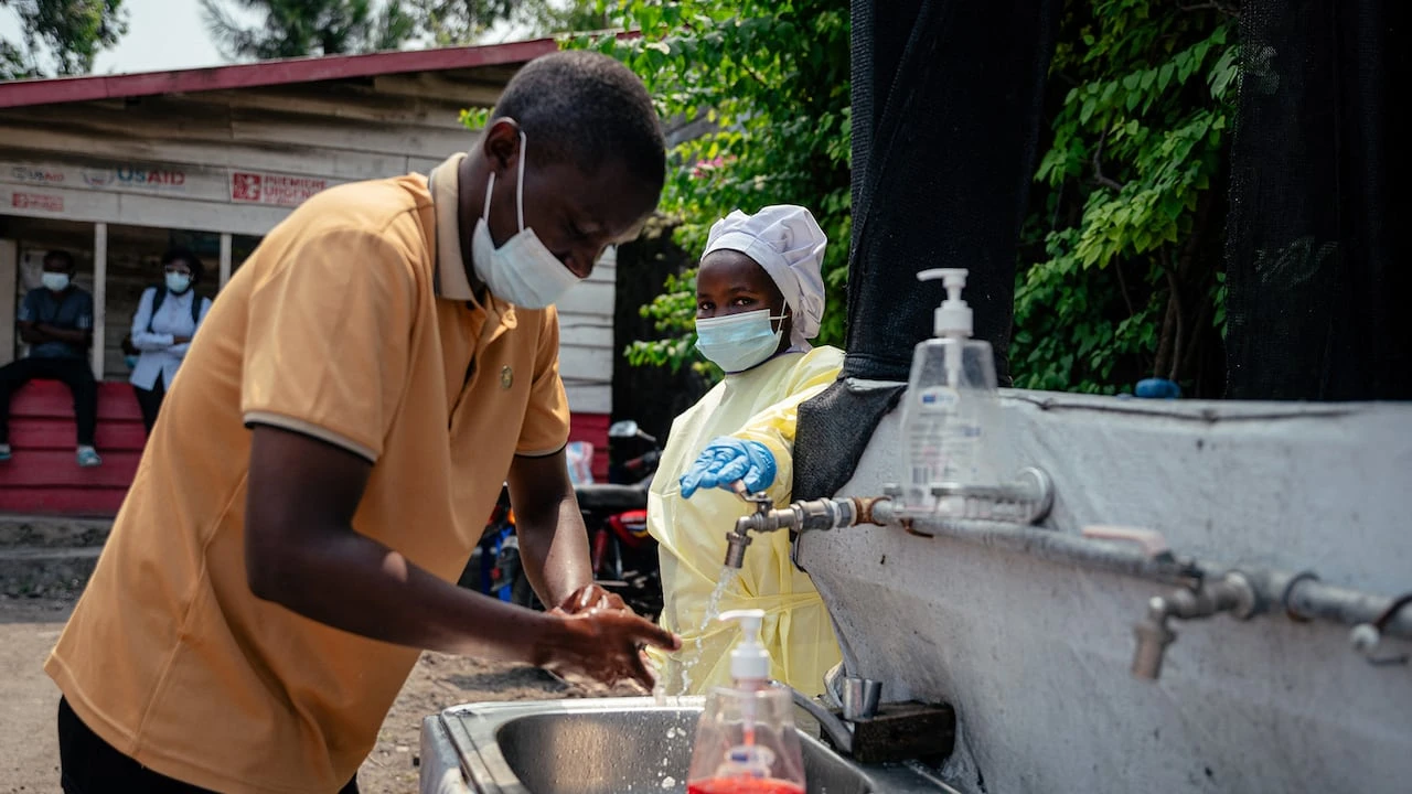Congo, Uganda ebola outbreak expected to be hard to contain