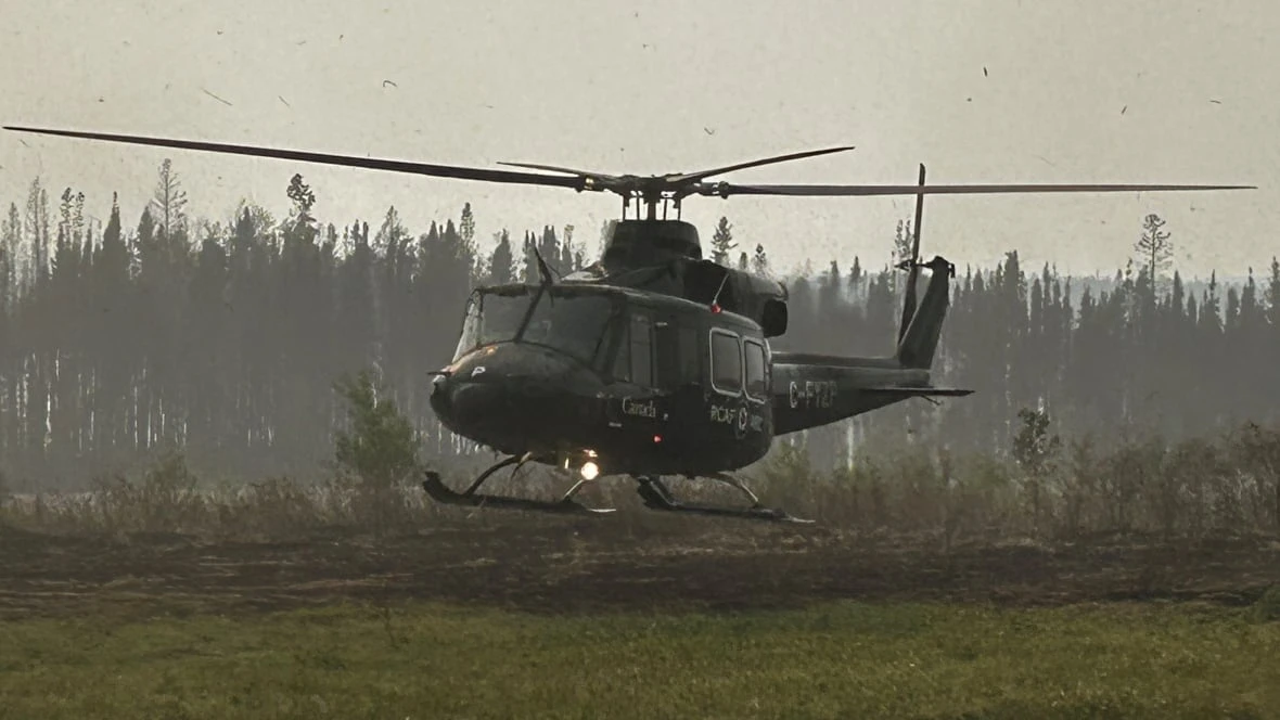 Northern Sask. community airlifting residents out after wildfire cut off only road