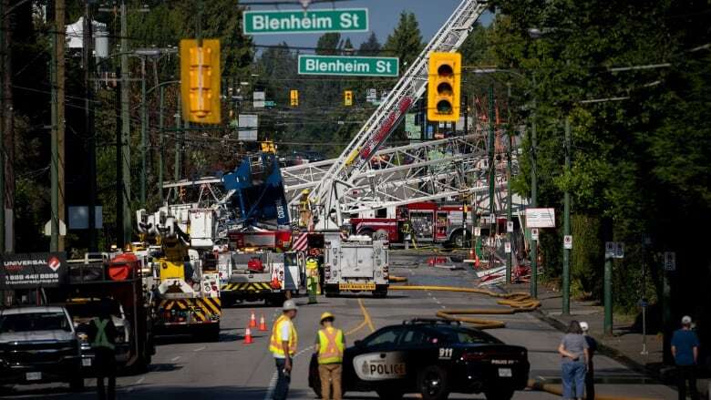 Collapsed crane to remain for 2 weeks after Vancouver fire