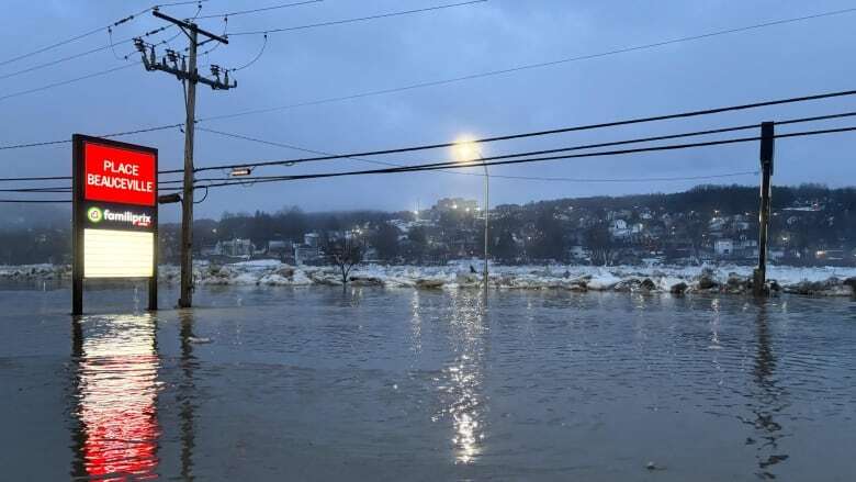 Parts of Quebec under flood watch, Beauceville streets flooded