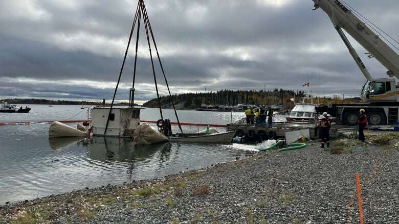 Coast guard recovers fishing vessel that sunk in Yellowknife's Back Bay in spring