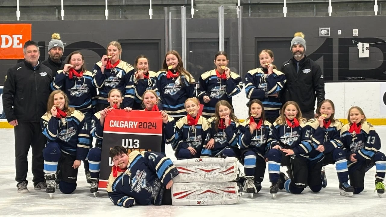 Yellowknife hockey players say changes to team structure for girls are offside