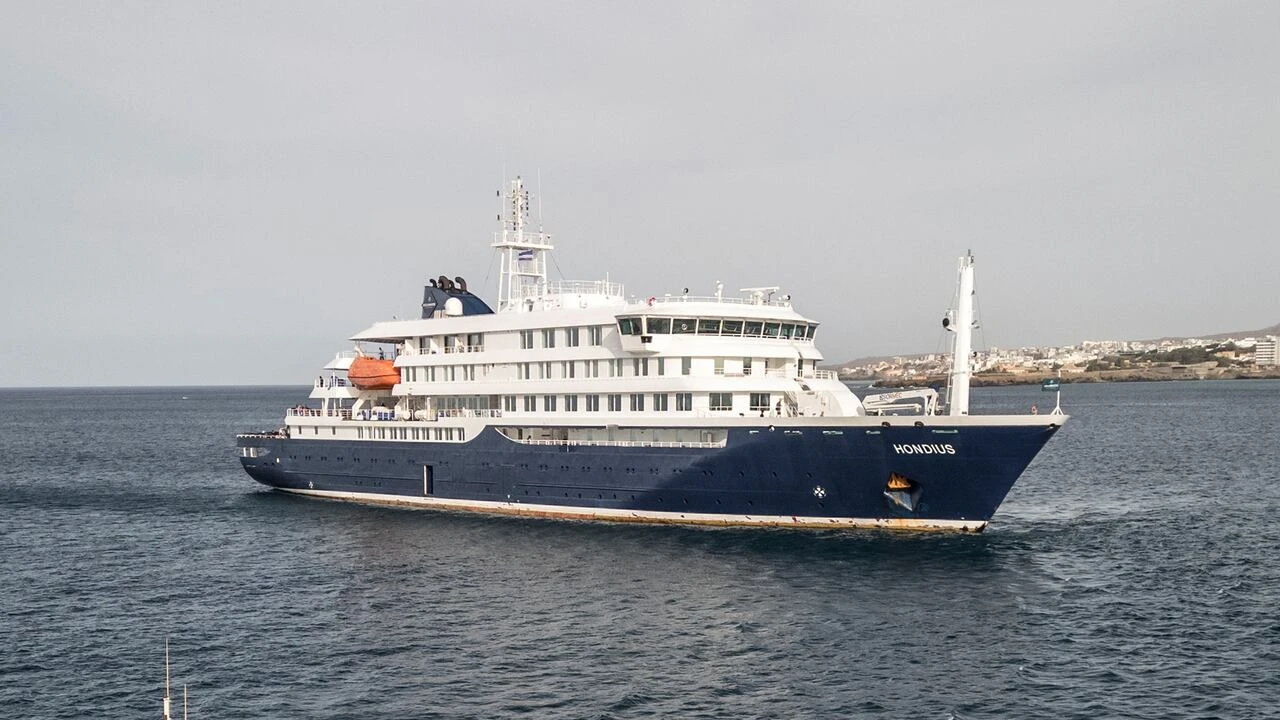 4 Canadians still onboard hantavirus cruise ship, 3 others at home isolating