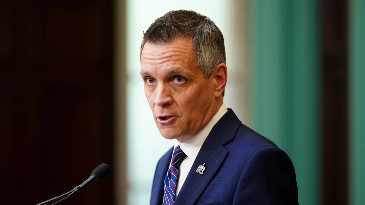Mayor presses to move forward with bubble bylaw, despite Charter concerns