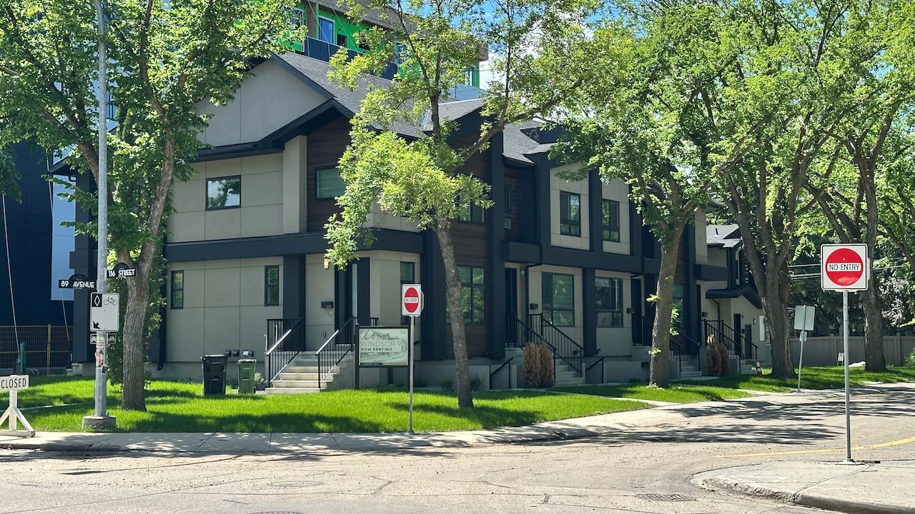 Edmonton eyes changes to zoning bylaw to regulate lodging houses, short-term rentals