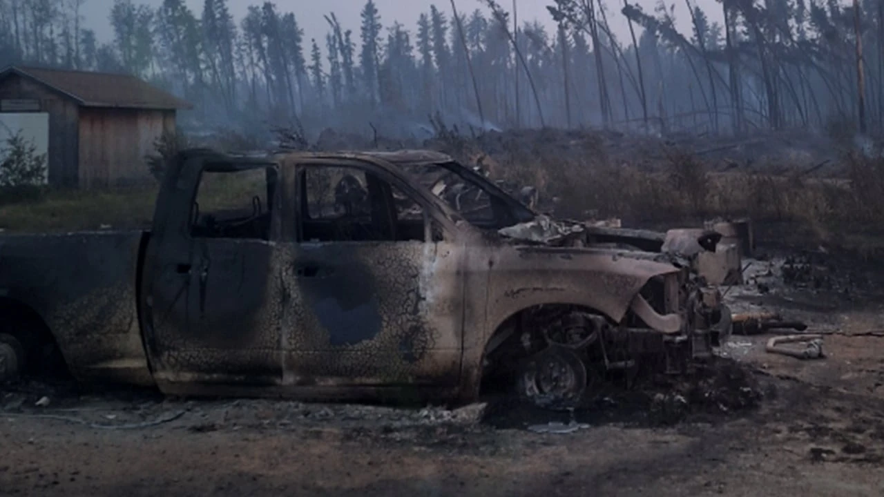 Wildfires gut Saskatchewan towns: ‘It looks like a war zone’