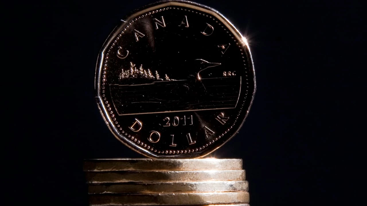 Quebec minimum wage rises to $16.60, but new study says workers are falling behind