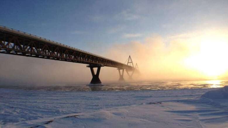 Fort Providence, N.W.T., trucking water from Hay River after some residents report diesel smell