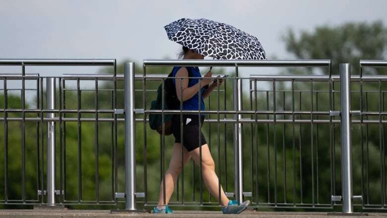 Thunderstorm warnings in western Quebec, heat warnings in eastern Ontario