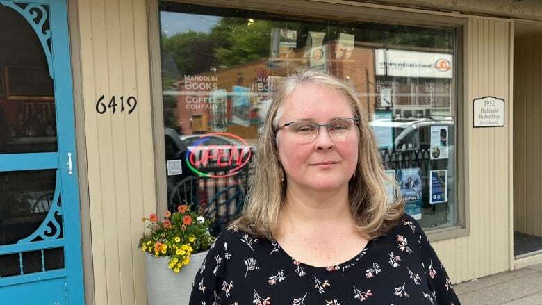 Beloved bookstore in Highlands closing after 21 years, leaves community heartbroken