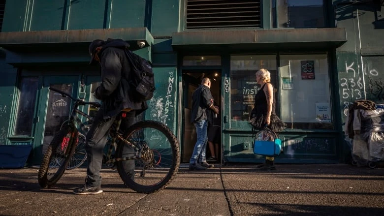 Community groups accuse VPD officers of loitering outside supervised drug consumption sites