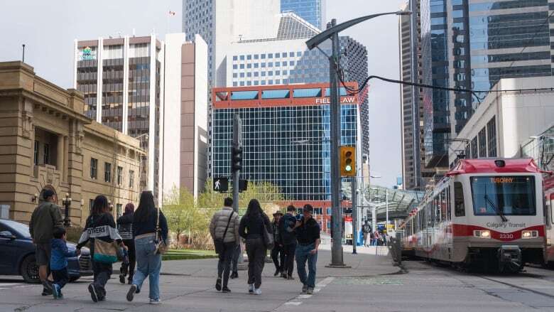 Calgarians' hope for financial future is fading, new report suggests