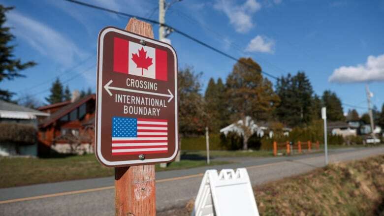 Ottawa updates advisory for travellers to U.S., noting visitors must register for longer stays