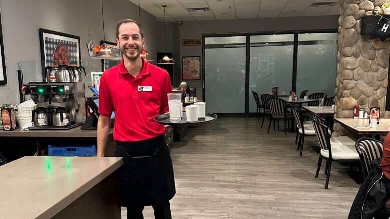 Sask. waiter learning Cree to bridge barriers with Indigenous customers