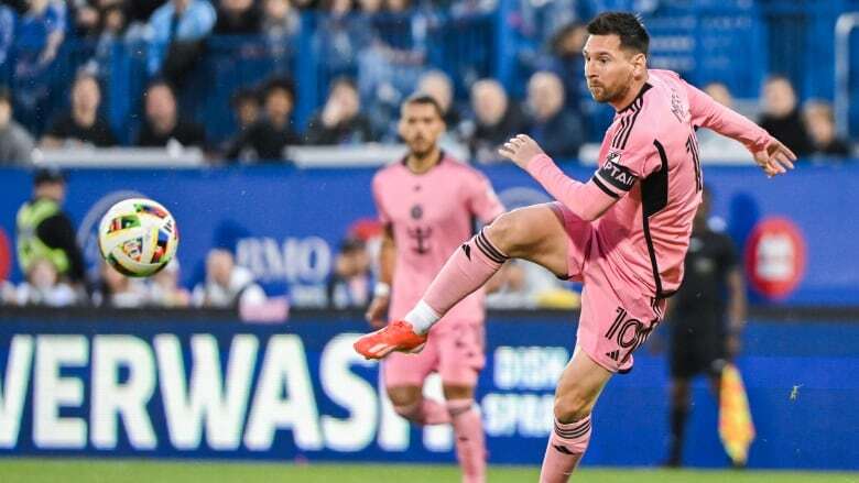 Montreal fans give Messi the royal treatment