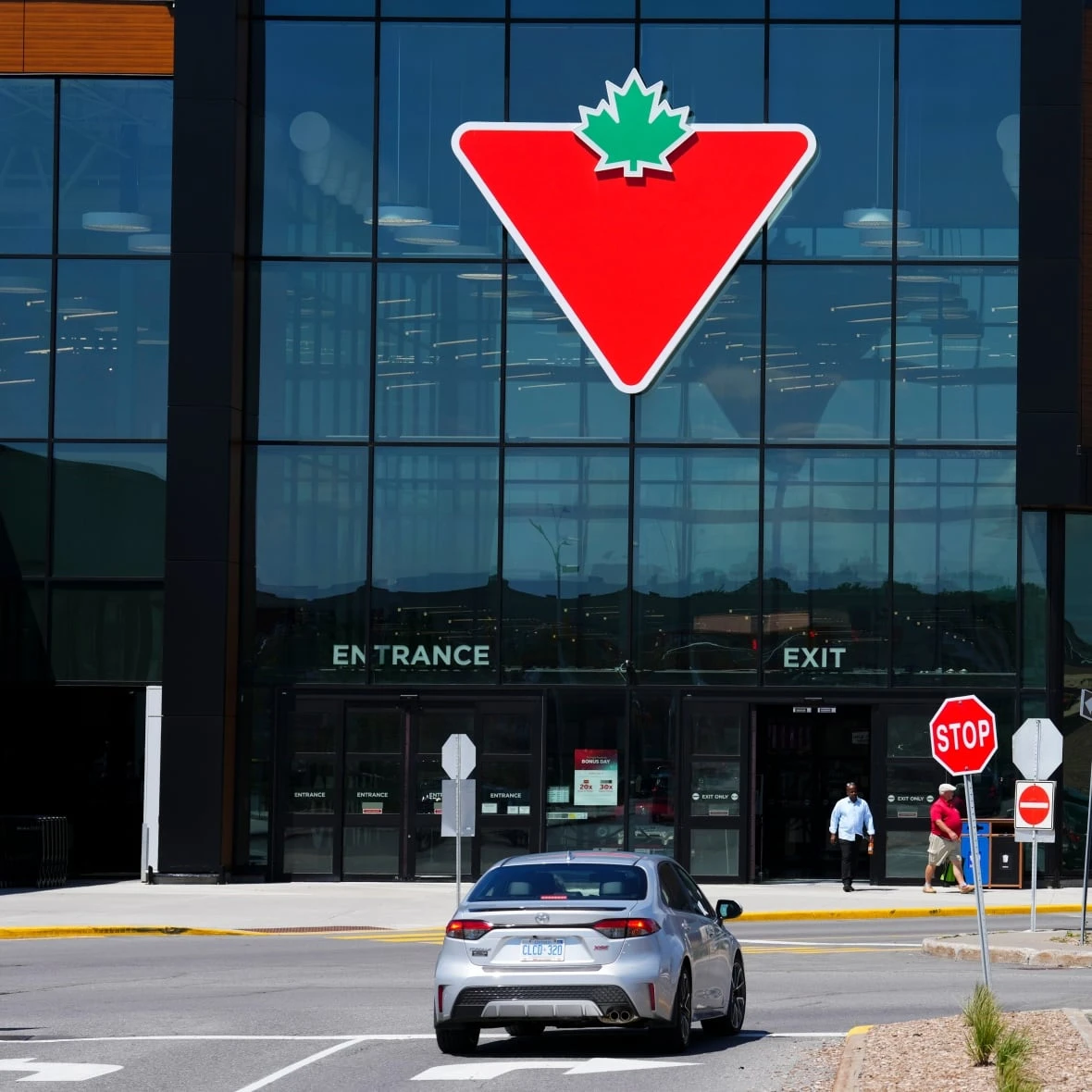 Canadian Tire reducing corporate roles, but declines to detail cuts