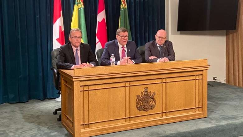 Sask. gov to stick with U.S. booze and materials pause after Trump postpones tariffs