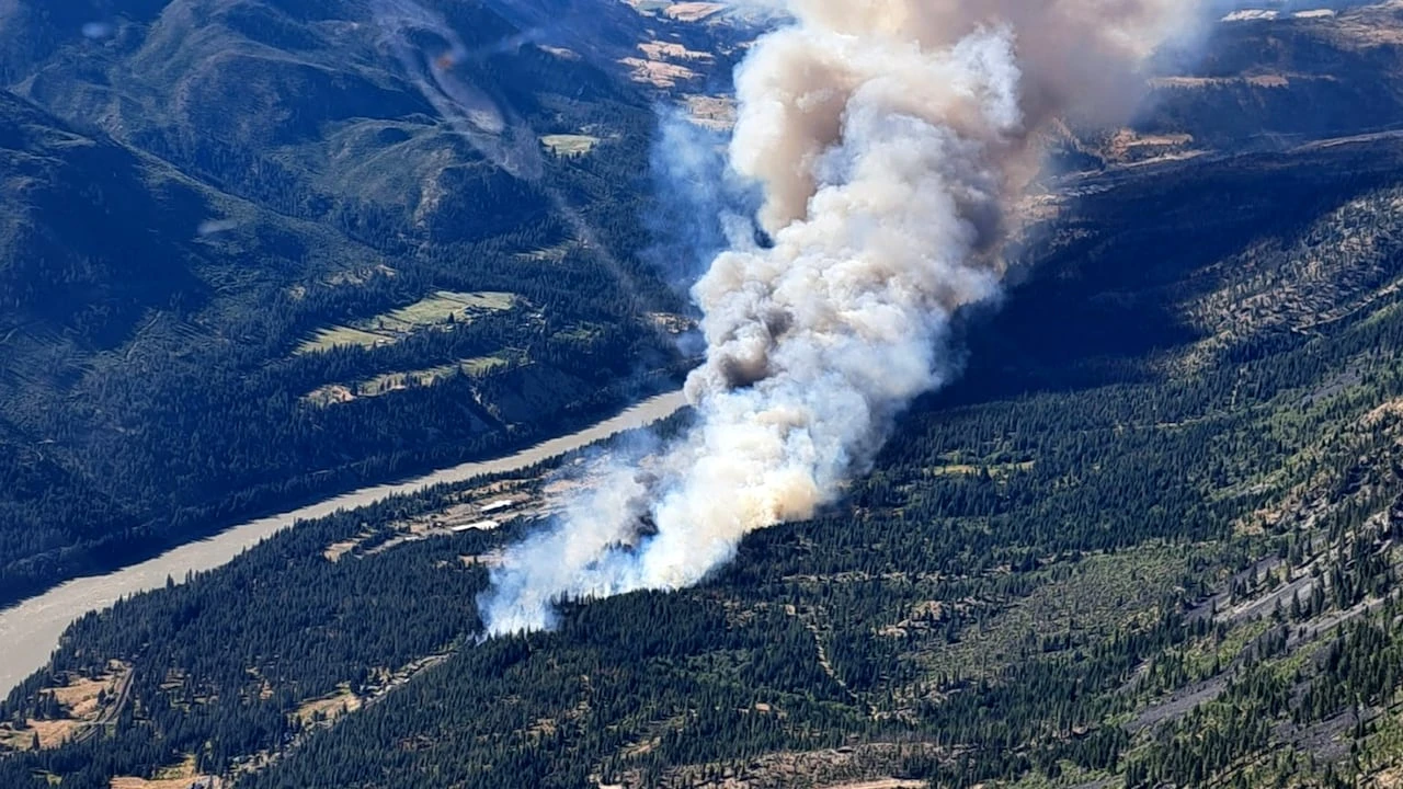 Lytton, B.C.'s mayor as wildfire nears village: ‘Is this a bad joke?’