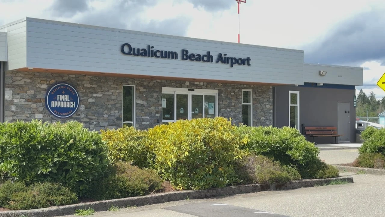 Residents, pilots face off over noise concerns at Qualicum Beach Airport