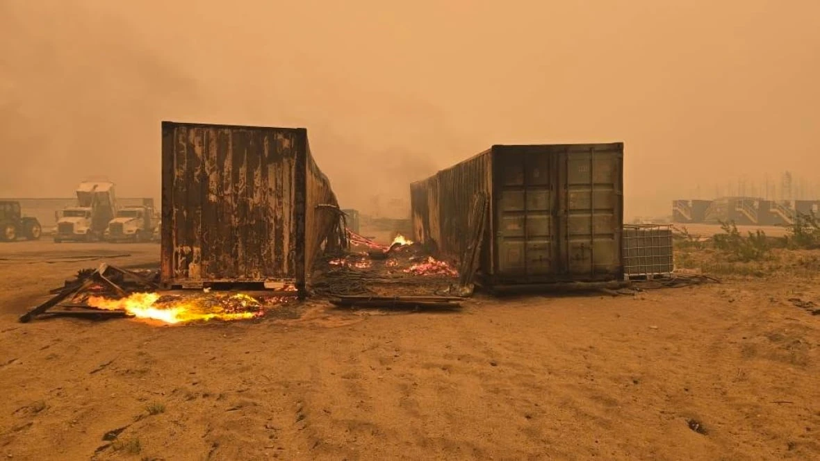 'I didn't think I was gonna make it,' says Brandon construction worker who survived northern Ontario wildfire