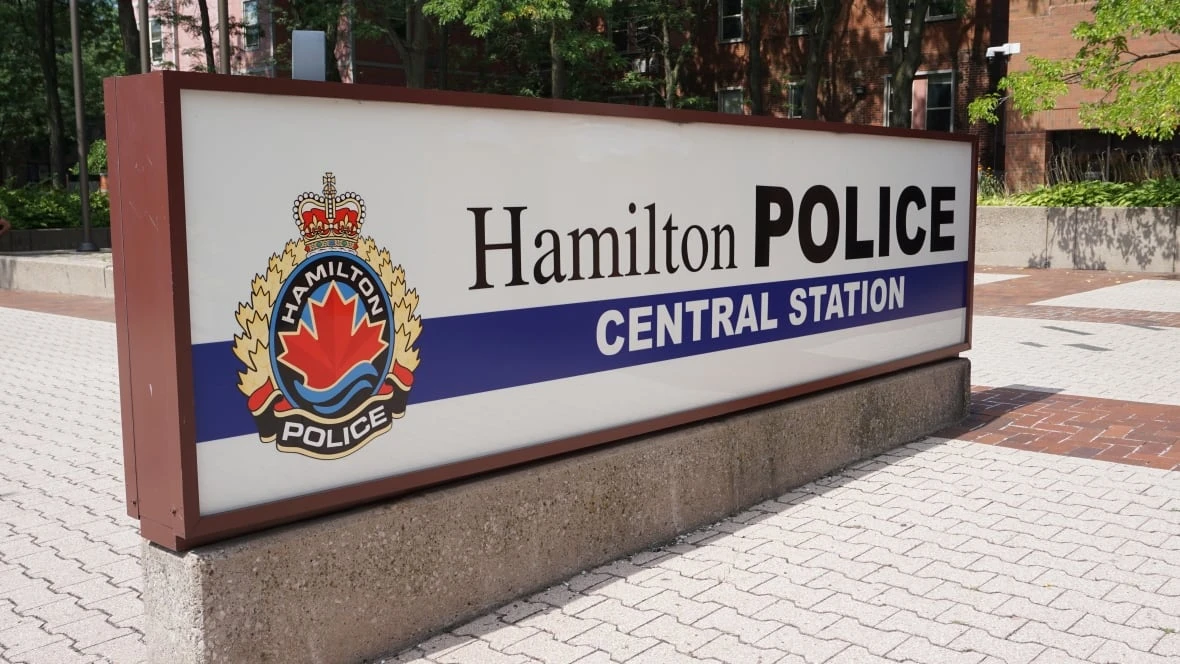 Hamilton police officer accused of sexually assaulting co-worker 'purposely' misinterpreted her: Crown