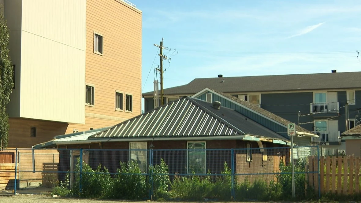 Former Duffy's Pets in downtown Whitehorse slated for demolition