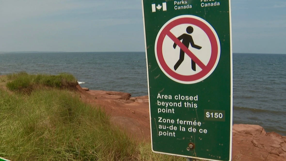 Cliff areas at Oceanview lookout in P.E.I. National Park closed due to safety concerns