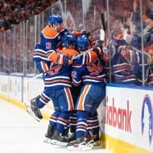 Edmonton Oilers advance to 2nd round with 6-4 win over Los Angeles Kings