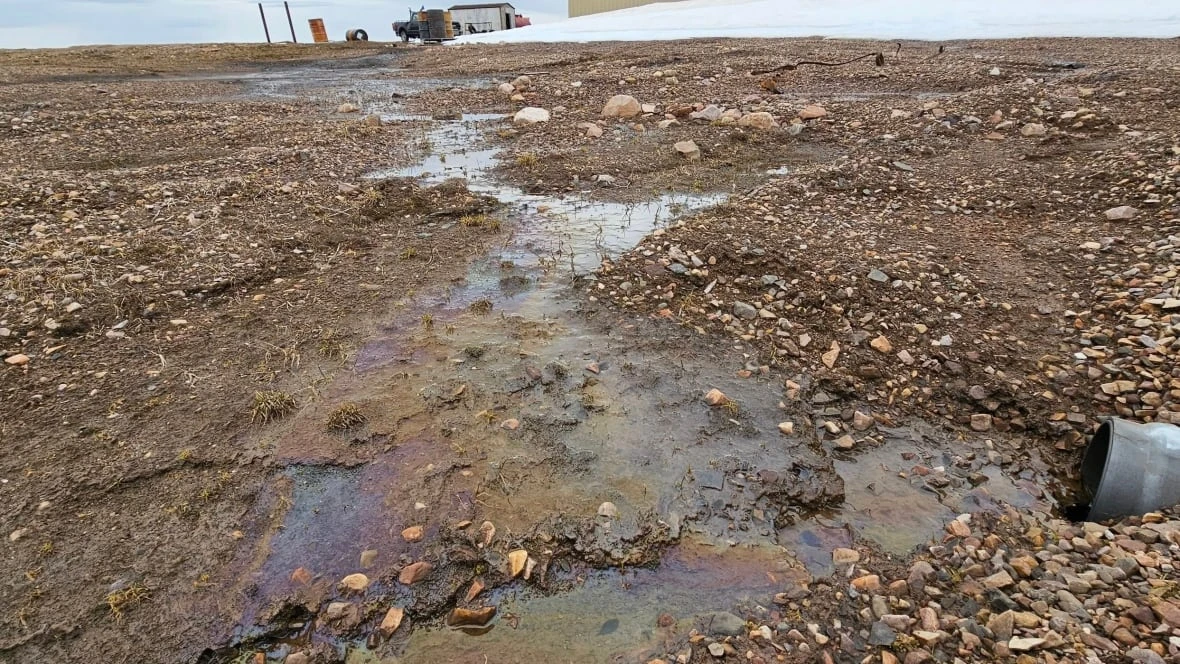 Oil leaking from old equipment and barrels at Nanisivk mine, Nunavut government assessing