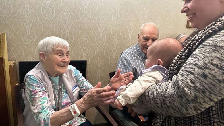 Award-winning program brings infants, librarians into Edmonton seniors' residences