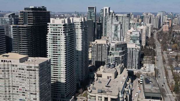 Rents dropping for apartments and condos in Toronto, experts say