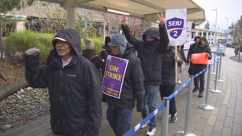 YVR janitors suspend strike escalation after union reaches tentative deal