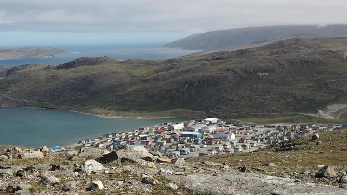 2 men arrested, 1 still at large, after escaping police custody in Salluit, Nunavik