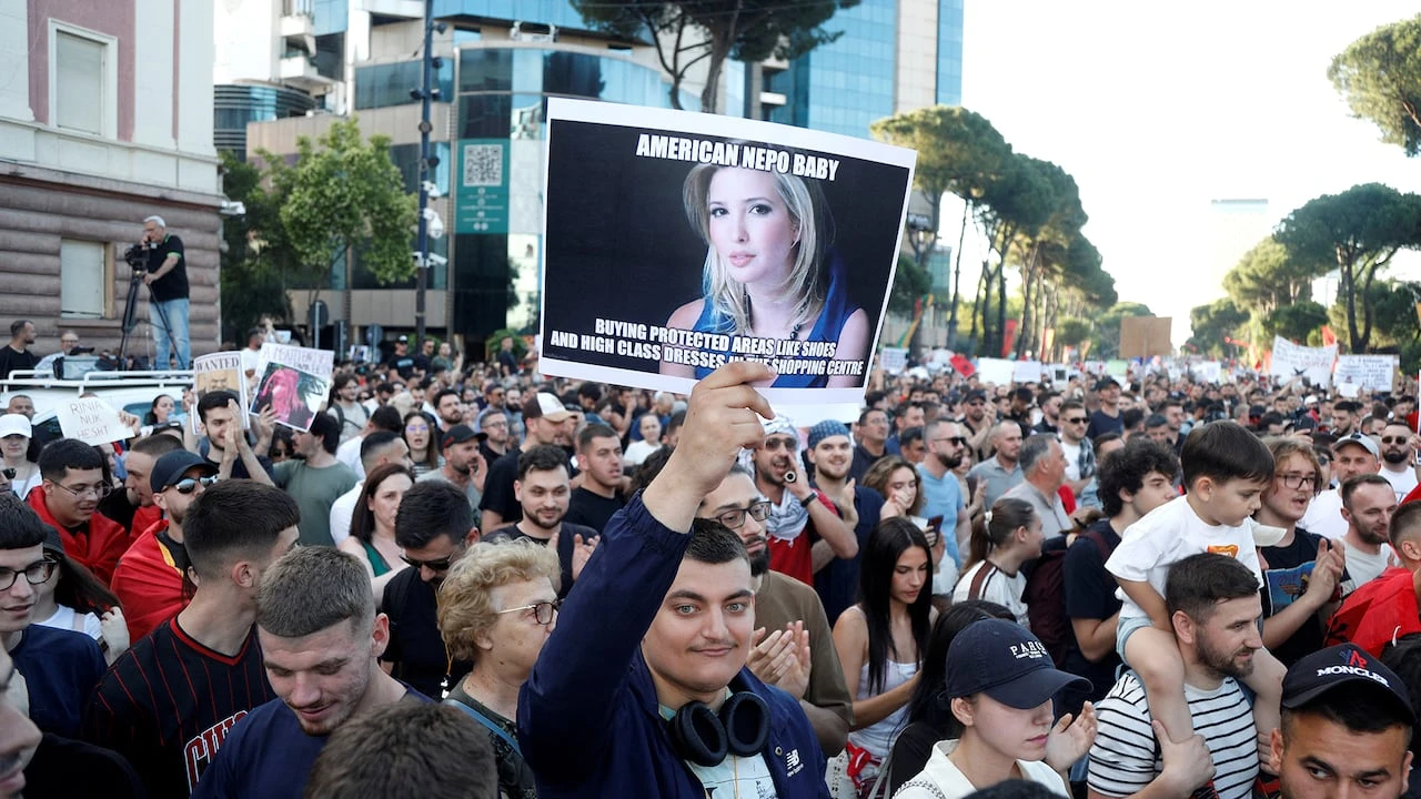 Thousands of Albanians protest 'Kushner Island'