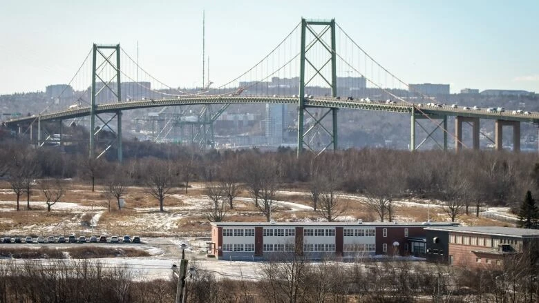 Temporary housing for homeless people at Shannon Park? Ottawa says it will pitch in