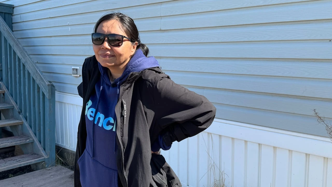 Housing conditions taking 'a toll' on Lutselk'e, N.W.T., residents