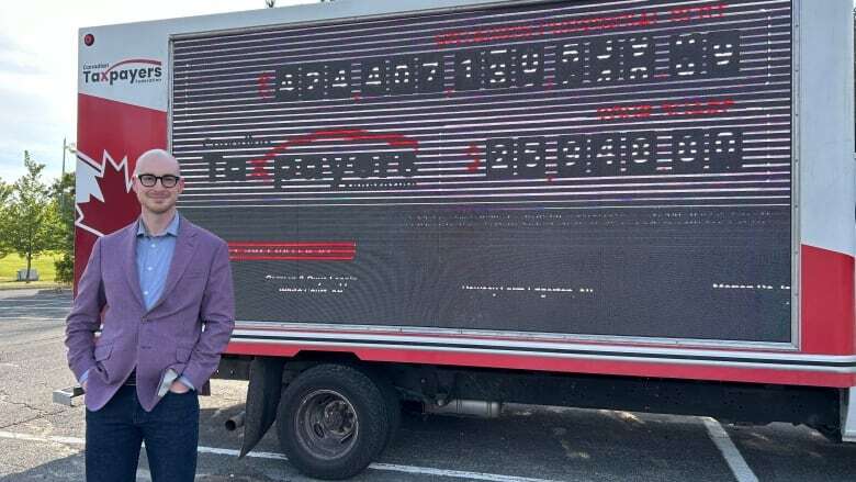 Taxpayers group brings debt clock to Sudbury to protest against provincial spending