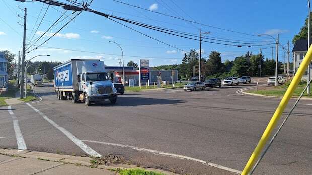 Why is Hunter River getting a set of traffic lights?