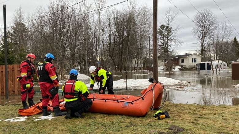 Floodwaters recede in southern Quebec, but risk still remains