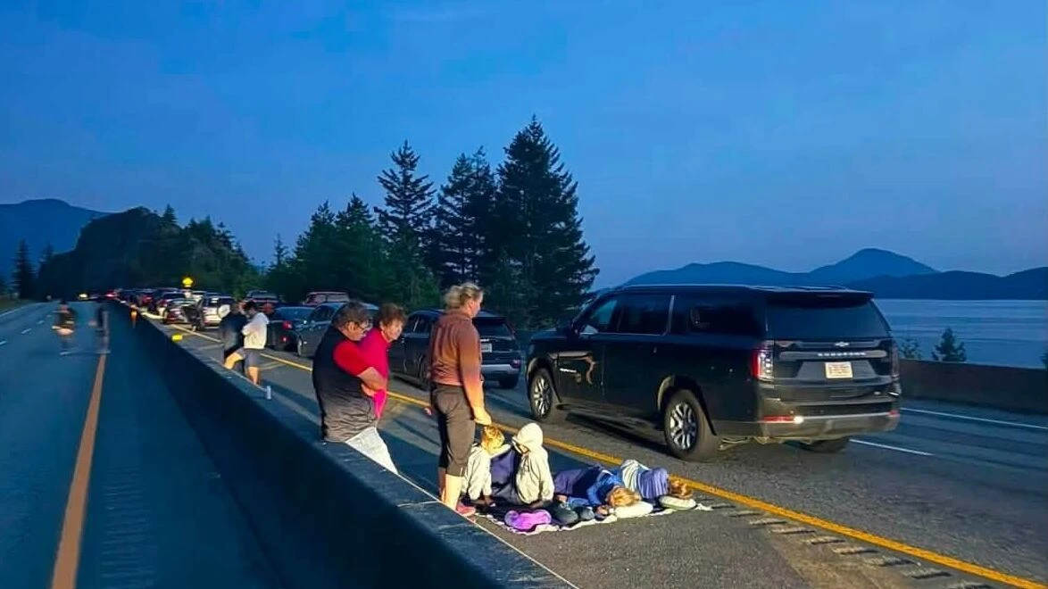 Fatal crash leaves travellers stranded on Sea-to-Sky Highway overnight